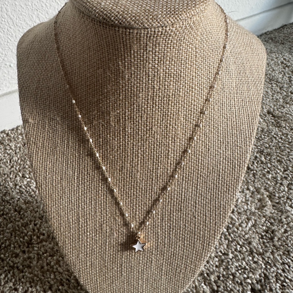 Elegant Gold Star Pendant Necklace